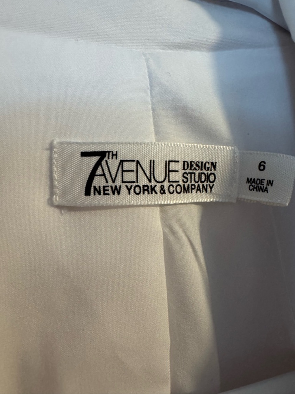 NY & Company White Women's Tailored Classic Blazer size 6 - Picture 4 of 8
